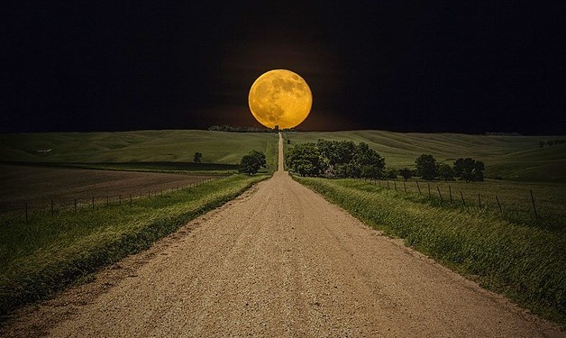 bulan-di-ujung-jalan